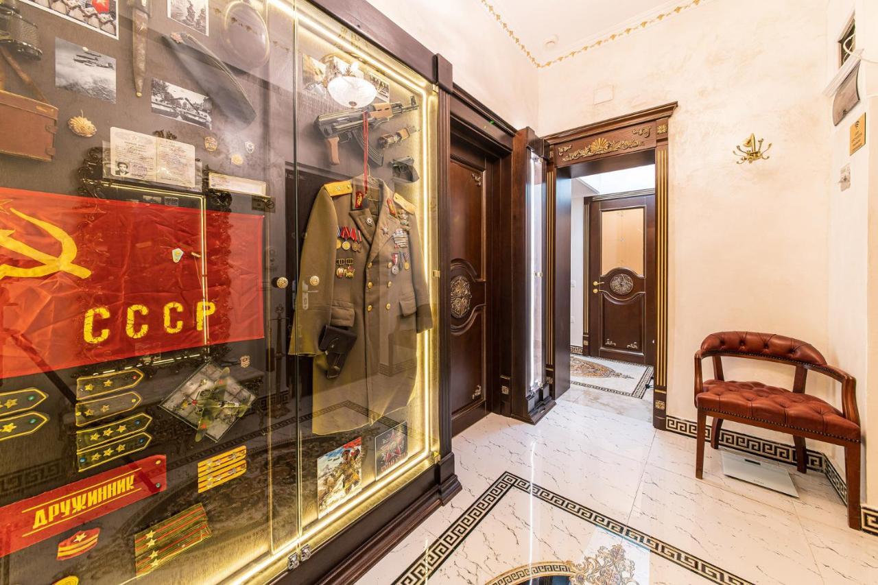 Private Museum Apartment With Antique Decor Bukarest Eksteriør billede